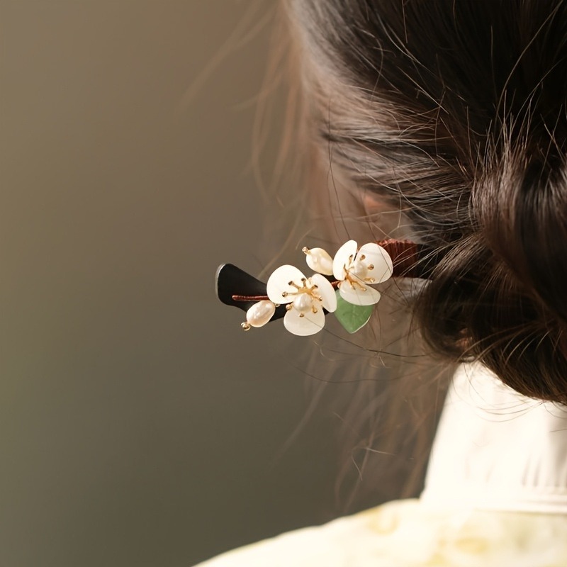 New Chinese Style Wooden Antique Style White Magnolia Flower Hairpin Back of the Head Coiled Hair Tied Hair Qipao Hanfu Hairpin