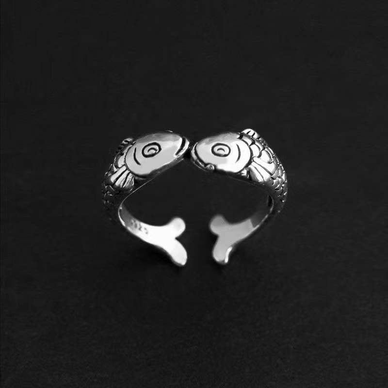 New Retro 925 Sterling Silver Jewelry Fashion Small Goldfish Pisces Fish Kiss Animal Elegant Opening Rings R143