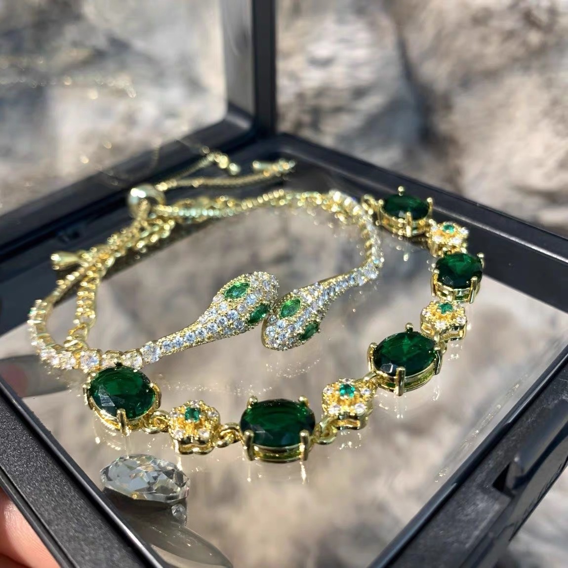2025 new spirit snake flash diamond bracelet design sense niche temperament simple white high value versatile retro bracelet