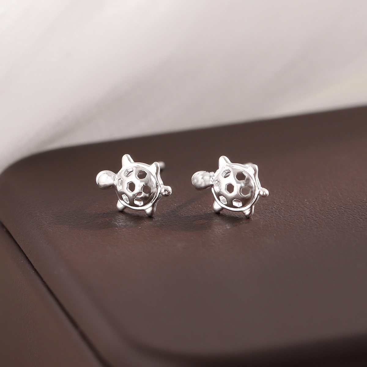 Fashion Cute Animal 925 Sterling Silver Turtle Stud Earrings E153