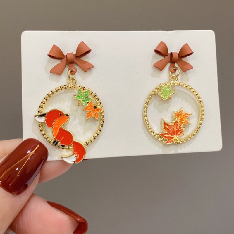Unique Design Asymmetrical Cute Little Fox Earrings for Women Vintage Red Maple Leaf Clip on Earrings New Jewelry Birthday Gifts