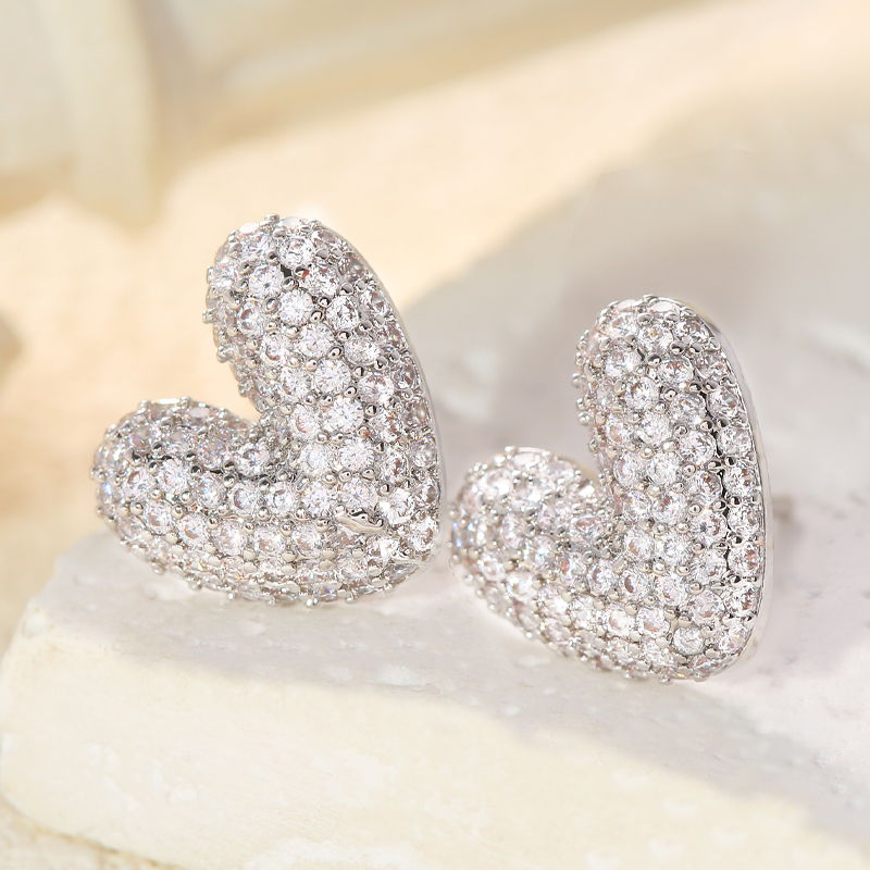 1 Pair of Copper Inlaid Zircon Heart Earrings, Light Luxury High-End Dinner Party Sparkling Earrings