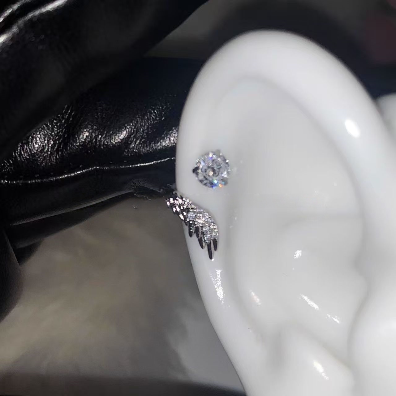 1 Pair of Light Luxury Angel Wing Cartilage Studs - Stylish, Versatile, Unique, and Sparkling with Crystals