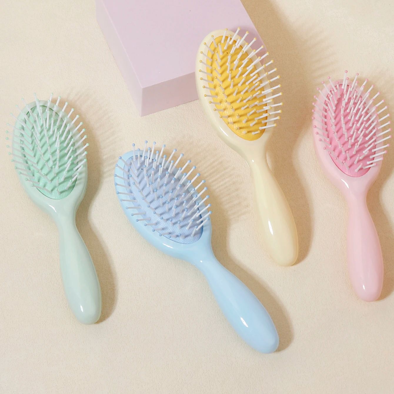 Mini cute comb, suitable for home hair styling, anti slip massage air cushion comb, special for real hair