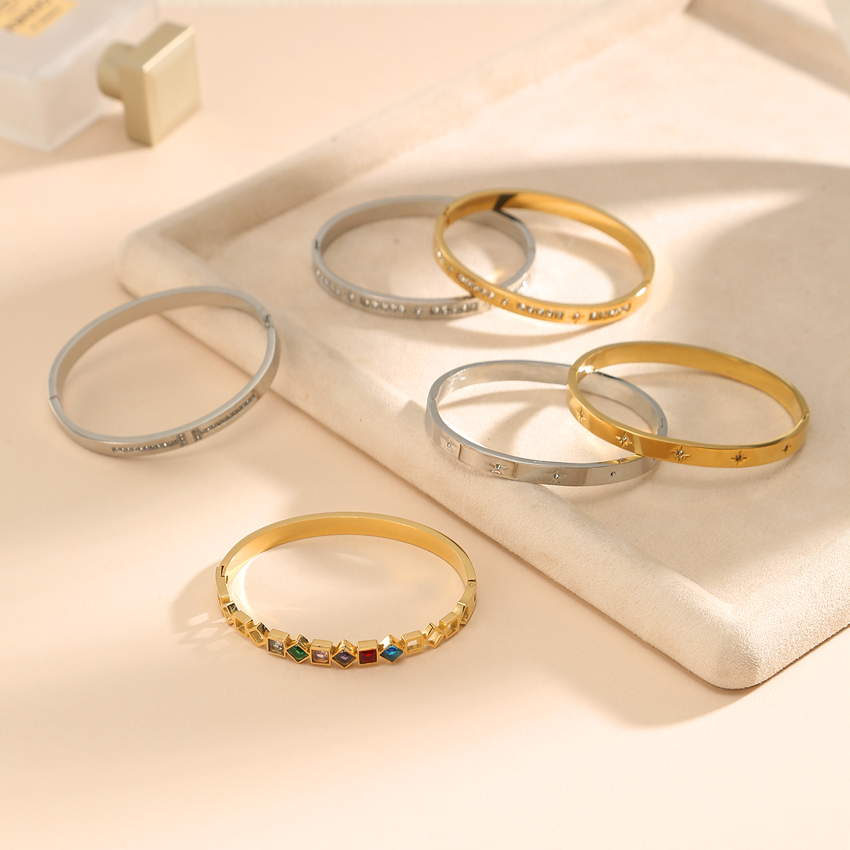 1Pcs New Stainless Steel Bracelet Inlaid Zircon Artificial Shell Fashionable Style Exquisite Daily Wear Jewelry For Women