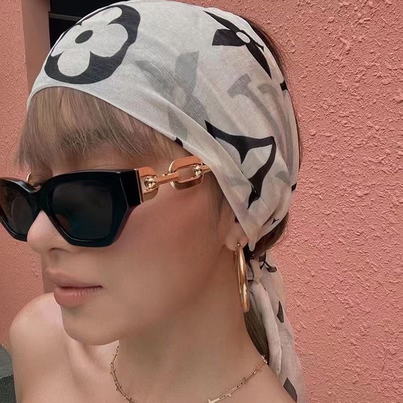 INS Vintage Cat Eye Sunglasses Women Trend New Fashion Small Metal Chain Sunglasses Elegant Eyeglasses Fashion Black Shades
