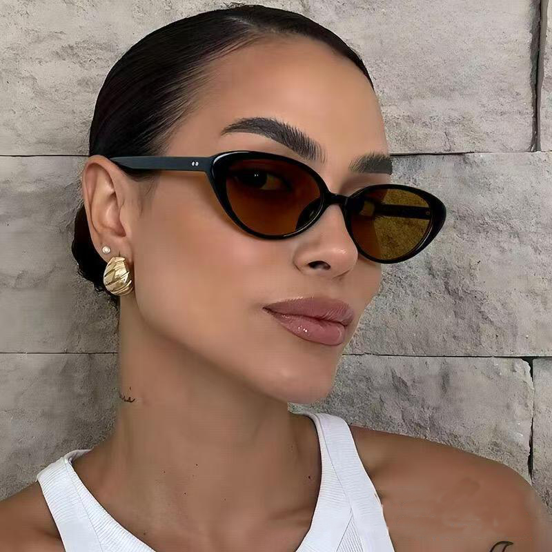 2pcs Retro Small Cat Eye Sunglasses for Women Men Rivet Design Fashion Triangle Sun Glasses Cute Style Multi Color Eyeglasses dr. eyemo
