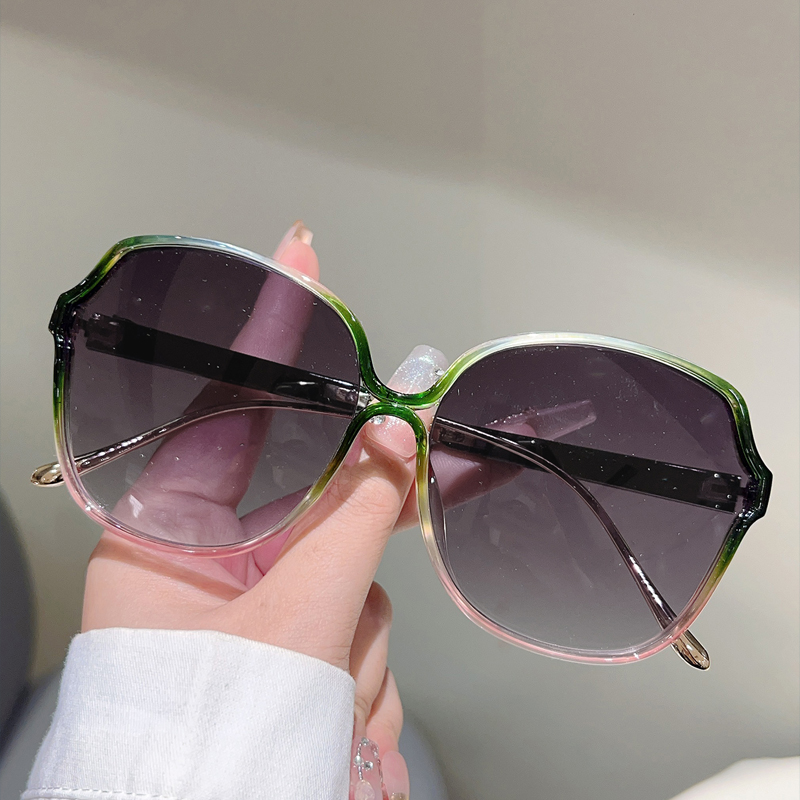 KAMMPT Oversized Round Sunglasses Women Vintage Stylish Gradient Deocr Shades Trendy Brand Design Candy Color Rim Sun Glasses