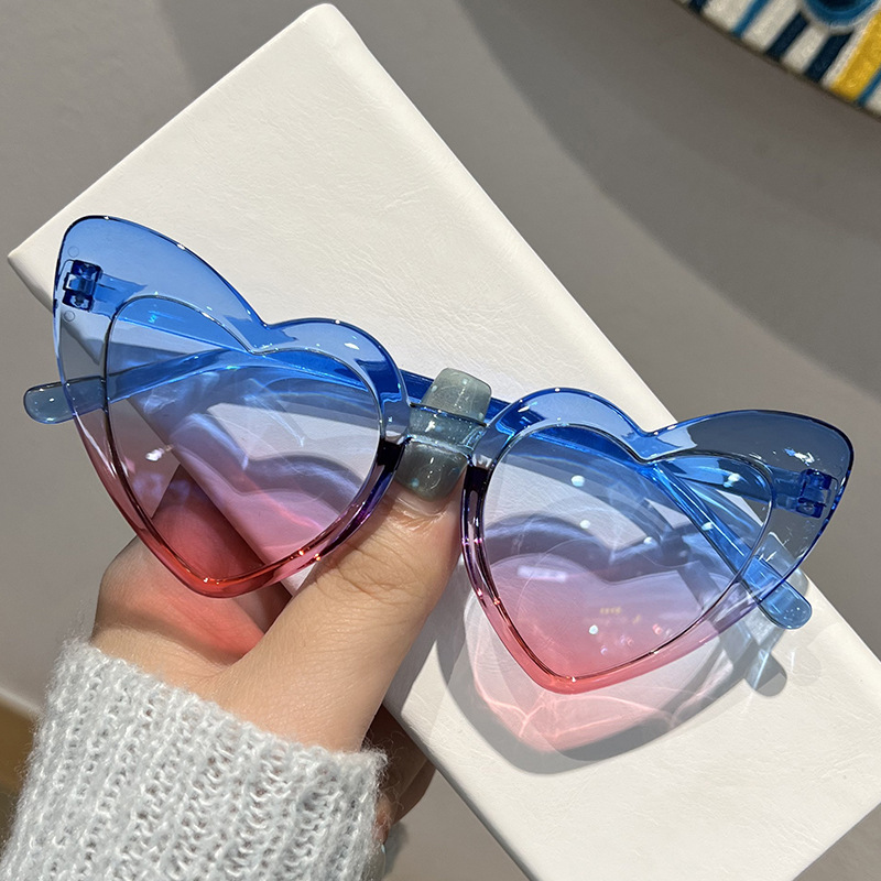 New Fashion Love Heart Sunglasses Women Cute Retro Cat Eye Vintage Cheap Sun Glasses Black Red Female Eyewear