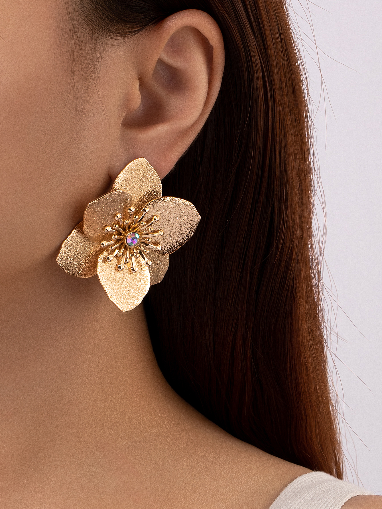 1 Pair of French-Style Vintage Gold Luxury Earrings with a Frosted Texture and Three-Dimensional Diamond-Encrusted Floral Design, Suitable for Everyday Wear, Vacations, Parties, and as a