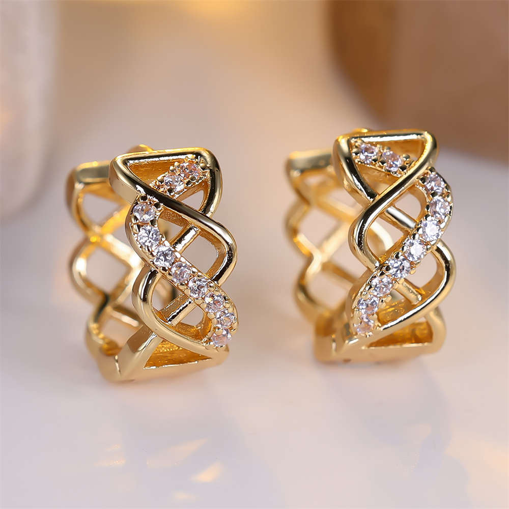 Antique Hollow White Zircon Twist Hoop Earrings For Women Vintage Gold Color Ear Buckle Wedding Jewelry Engagement Party s