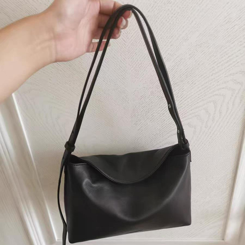 Korean Style Minimalist Hand-held Small Square Bag Women 2026 New Black Premium Sensory Tote Bag, Single Shoulder Crossbody Bag