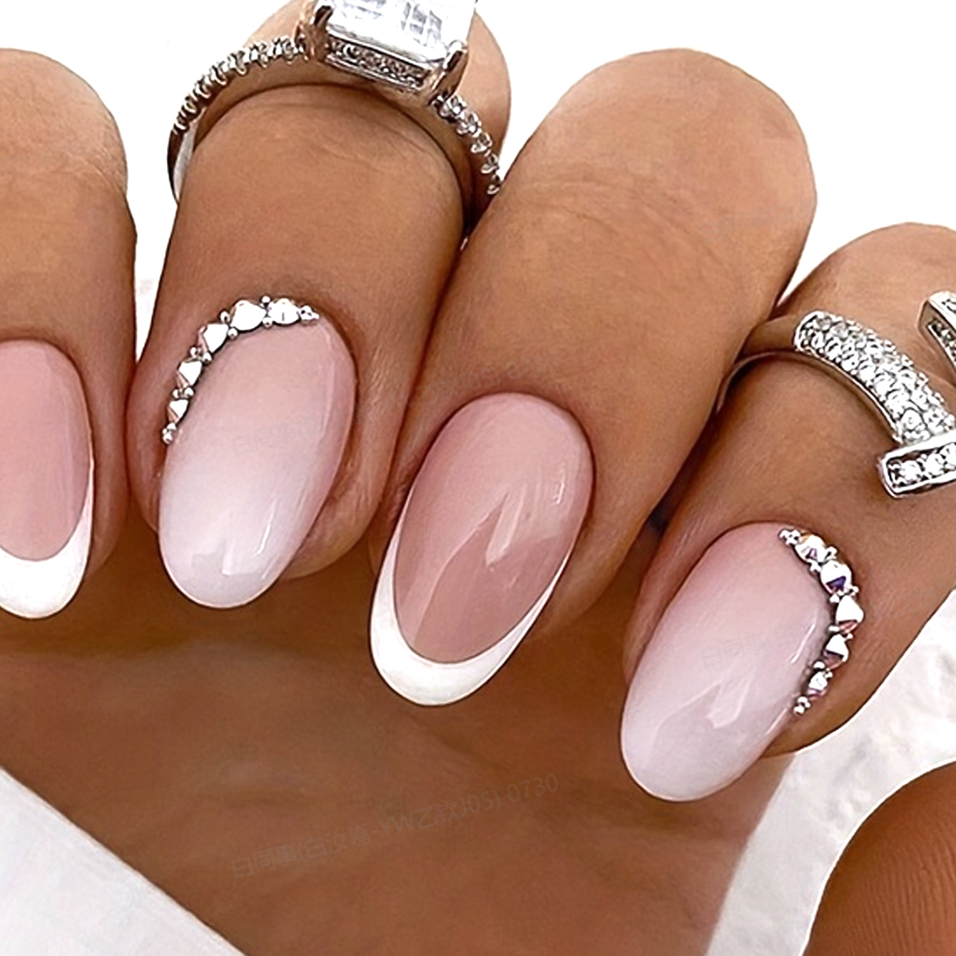 24PCS Short Almond White French Pointed Fake Nails With Sparkling Diamonds And Gradient Design Acrylic Reusable Nails