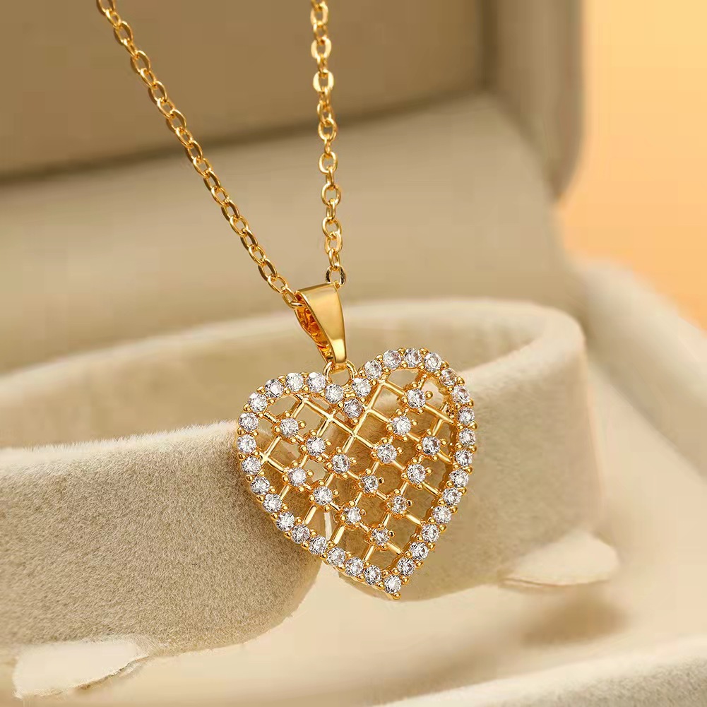 New In Trendy Cute Hollow Bear Pendant Necklaces For Women Trendy Zircon Crystal Female Neck Chain Jewelry Ladies Accessories