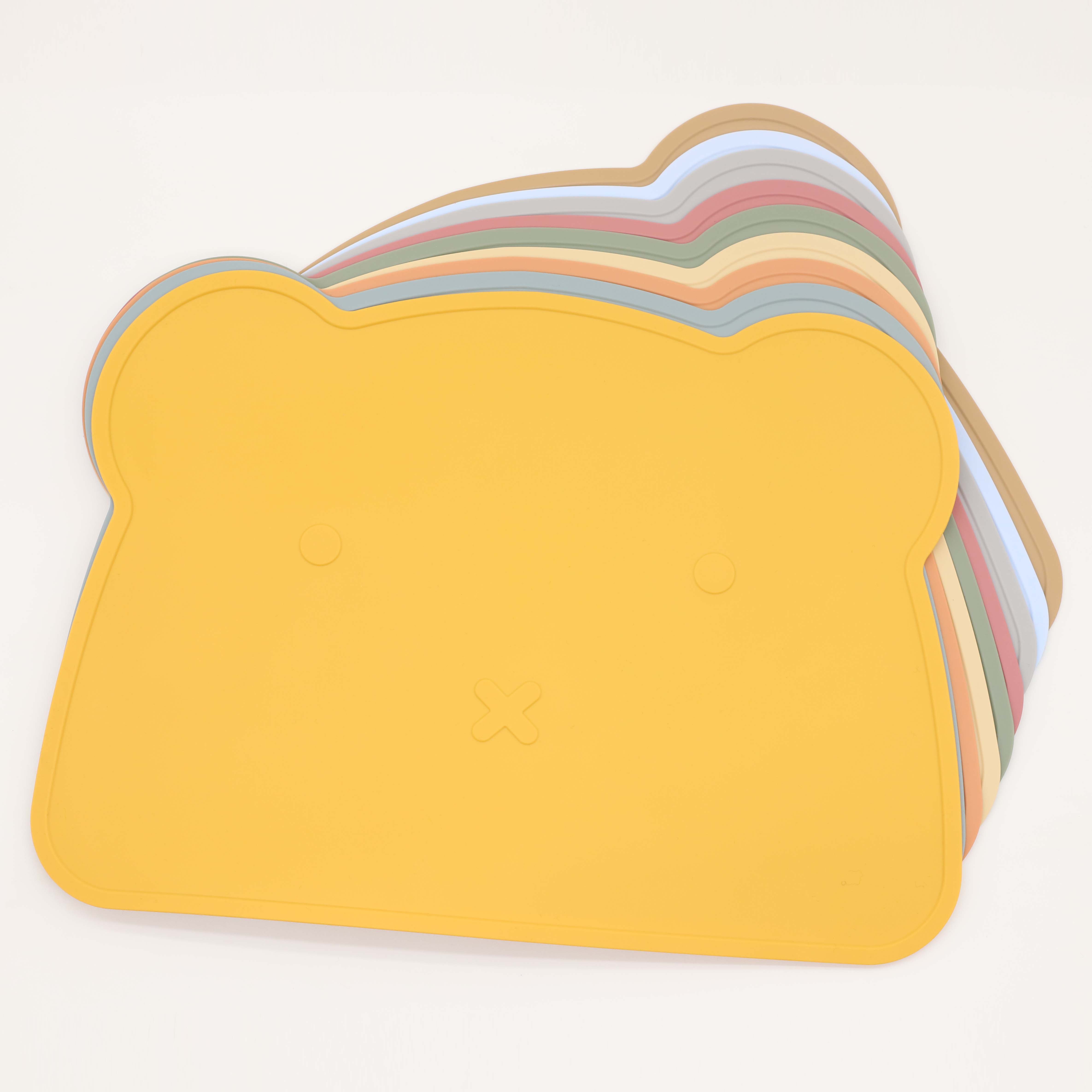 Silicone meal mat cartoon teddy bear easy to clean, easy to fold, non slip