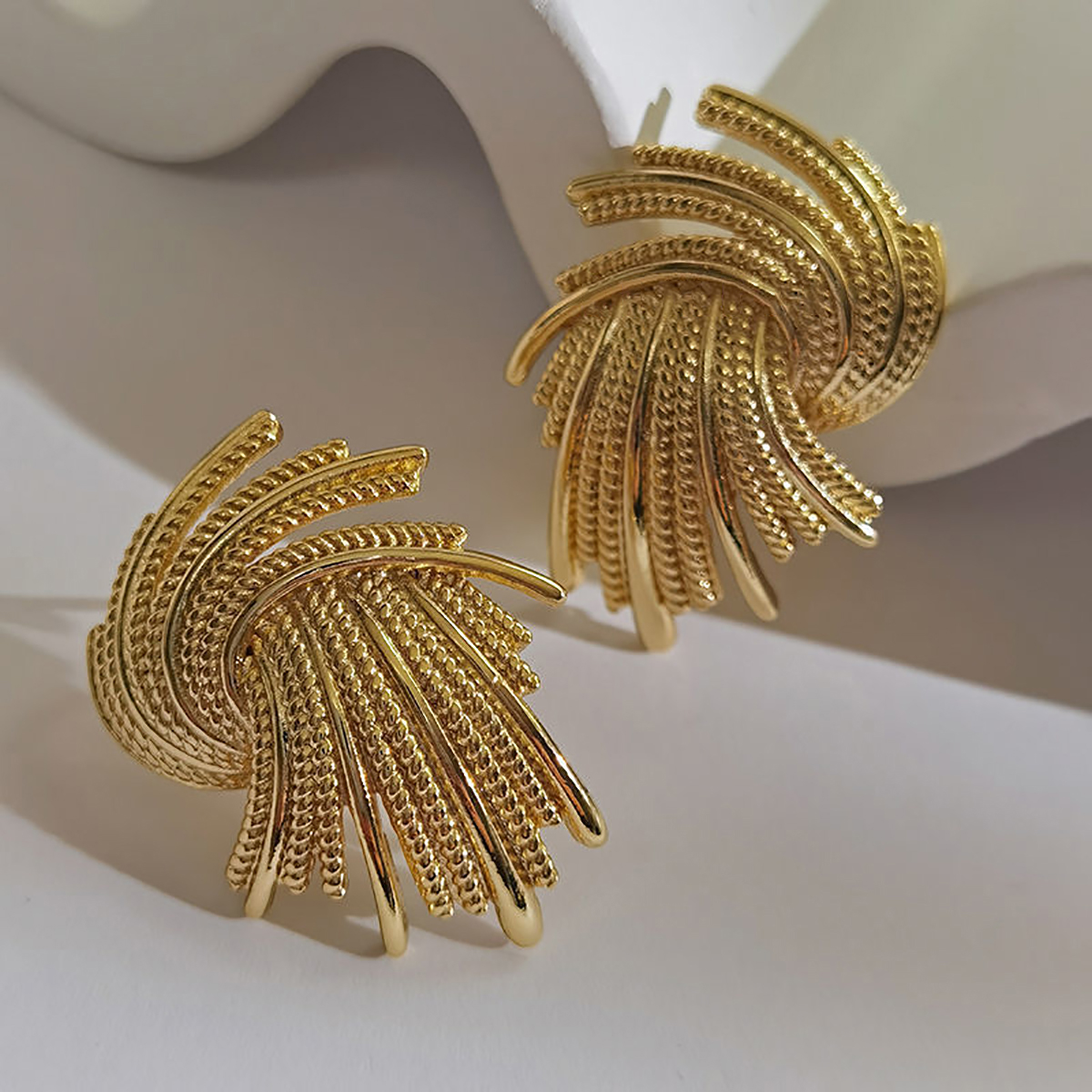 AENSOA Punk Irregular Metal Twist Big Geometric Earrings Unique Gold Color Drop Earrings Women New Fashion Jewelry Brincos 2023