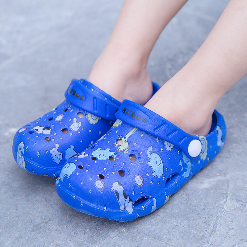 A pair of children's summer flip-up open-toe sandals, comfortable to wear, soft and durable. The model number is: LZ-09122.