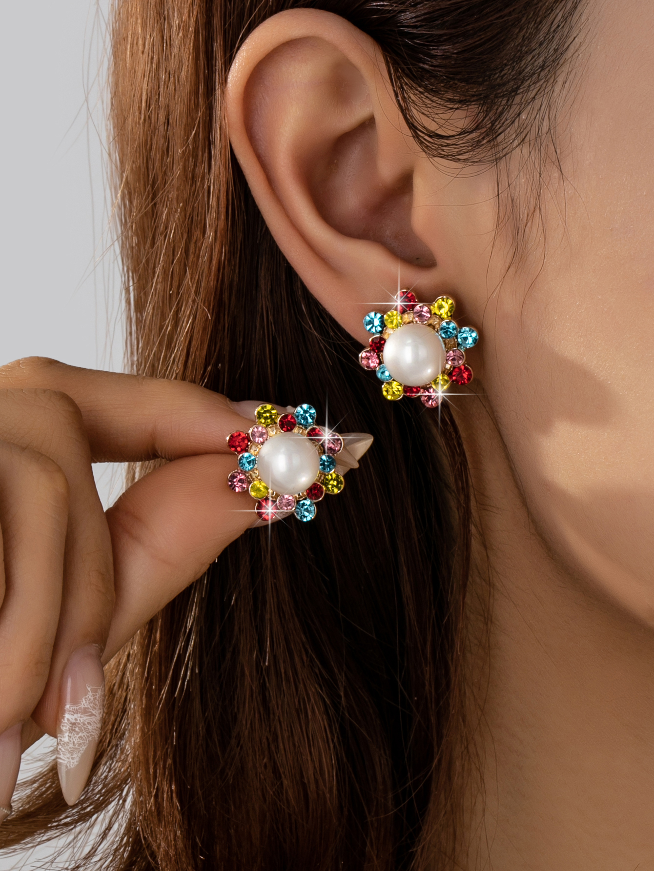 1 Pair of Simple, Elegant, Light Luxury, Palace-Style Colorful Rhinestone and Faux Pearl Sunflower Earrings for Women, Suitable for Evening Parties, Cocktail Parties, and Weddings