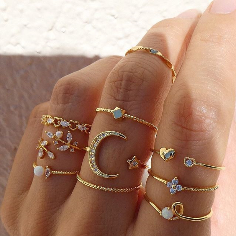 10pcs Creative Retro Exquisite Star Moon Ring Combination Moon Star Leaf Heart Geometric Faux Pearl Knuckle Ring Set
