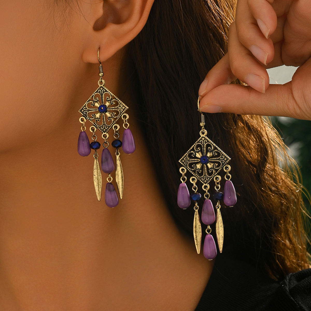 1 Pair of New Chinese-Style Retro Earrings, Fashionable Bohemian Court-Style Purple Tassel Hollow-Out Vintage Square Earrings Suitable for Women's Daily Wear, Holiday Parties, and as an Accessory to Match Outfits, a Valentine's Day for Friends