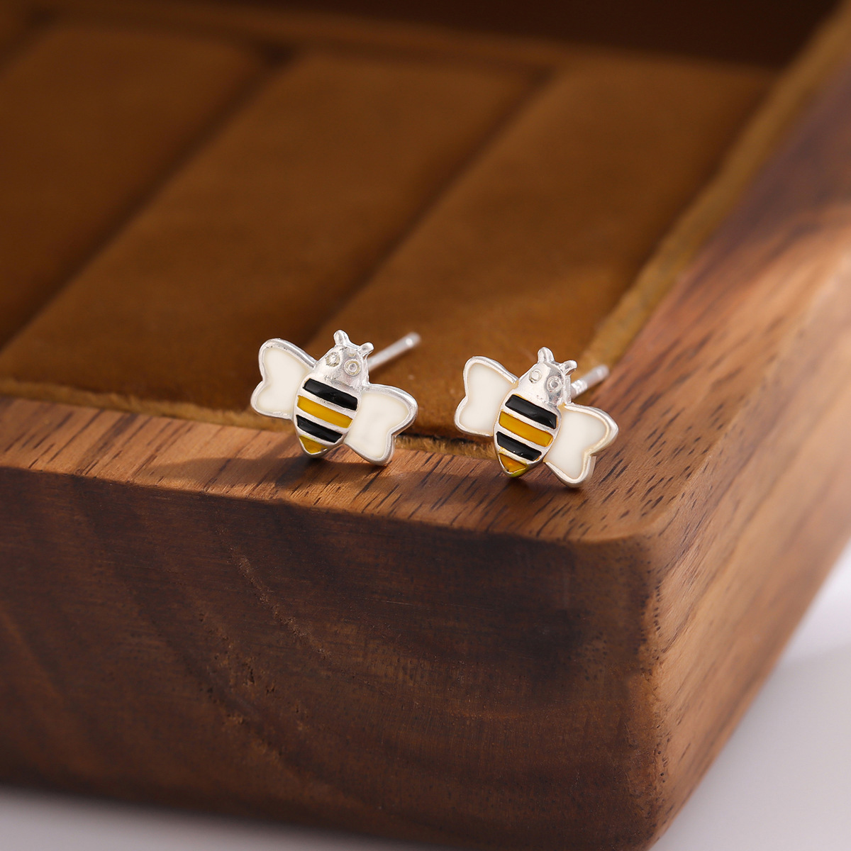 Fashion And Cute Bees 925 Sterling Silver Jewelry Creative Versatile Personalized Animal Stud Earrings E132