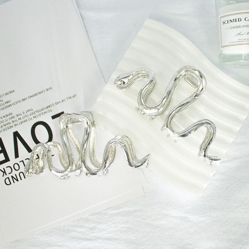Wave metal clip, large hair clip at the back of the head, 2023 new snake shaped hair clip, personality shark clip