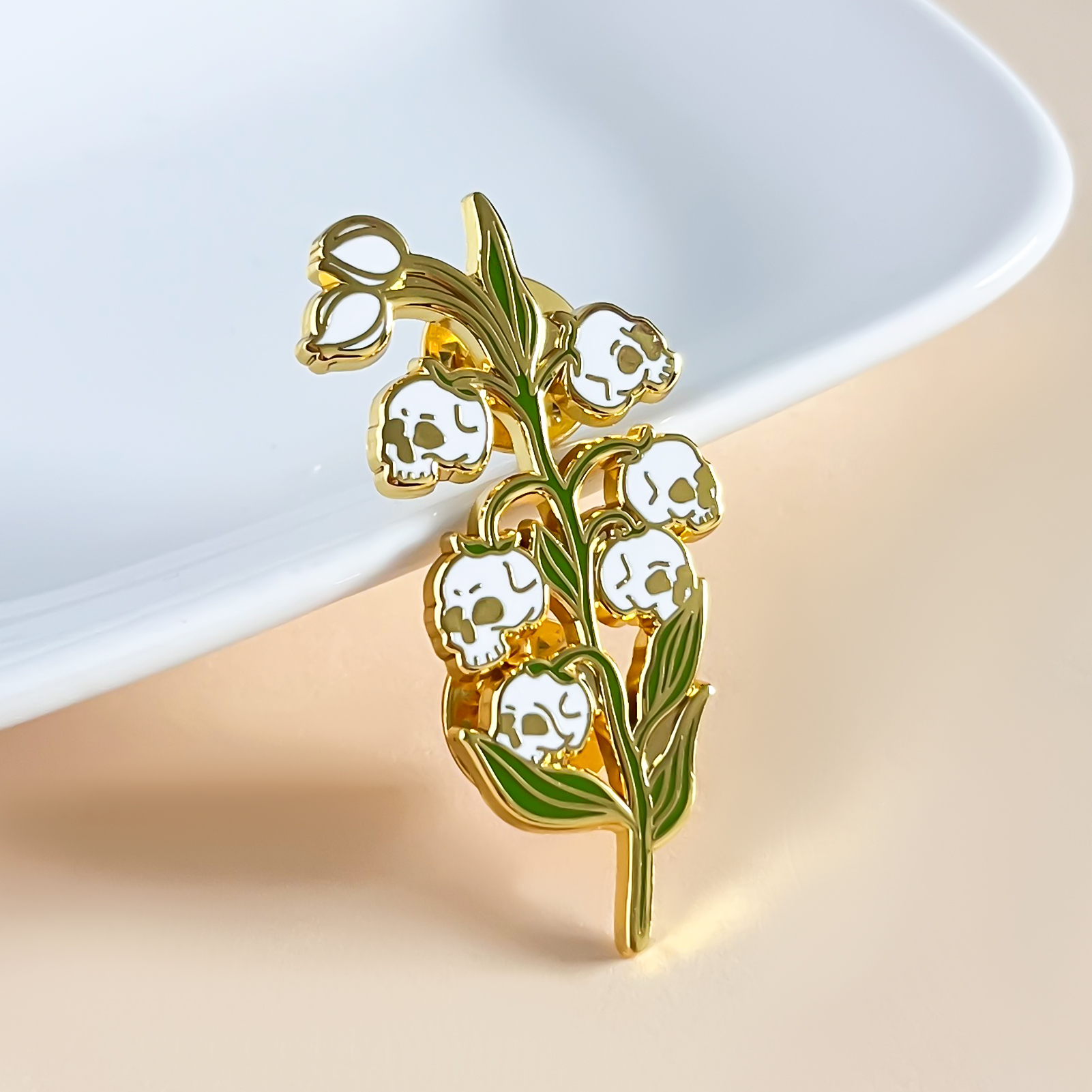 White Skull Head Lily Of The Valley Enamel Pin Brooch Funny Flower Badge Brooches Hats Clothes Backpack Decoration Jewelry