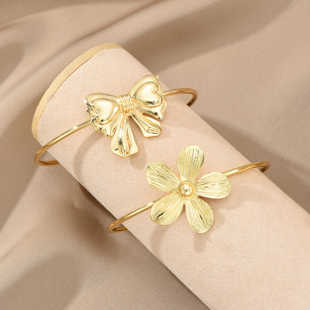 New 2Pcs Gold Color Flower Bowknot Bangle For Women Exquisite Waterproof Open Cuff Bracelets Sets Female Wedding Party Jewelry
