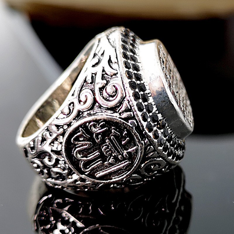 Huitan Vintage Women/Men Finger Rings Caved Letters Black Stones Gothic Couple Rings Daily Wear Party Special-interest Jewelry