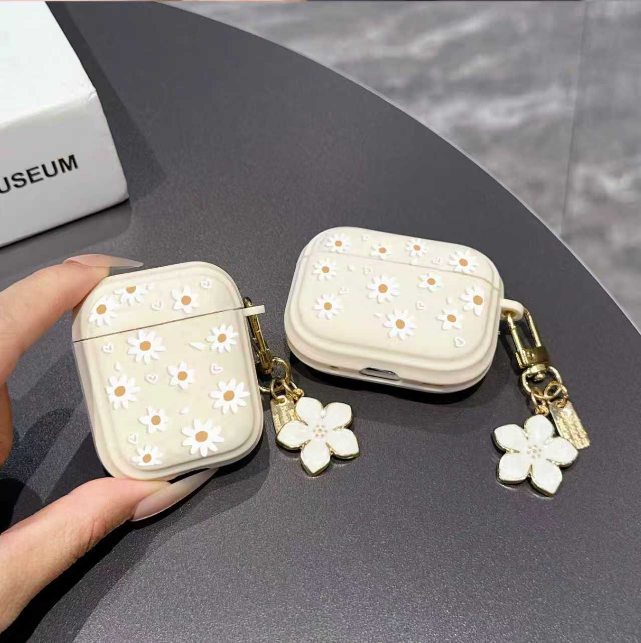 White Flowers Headphone Protective Cover for Airpods 4 Protective Case Pro2 Soft Case Creative Anti-Fall Protective Case