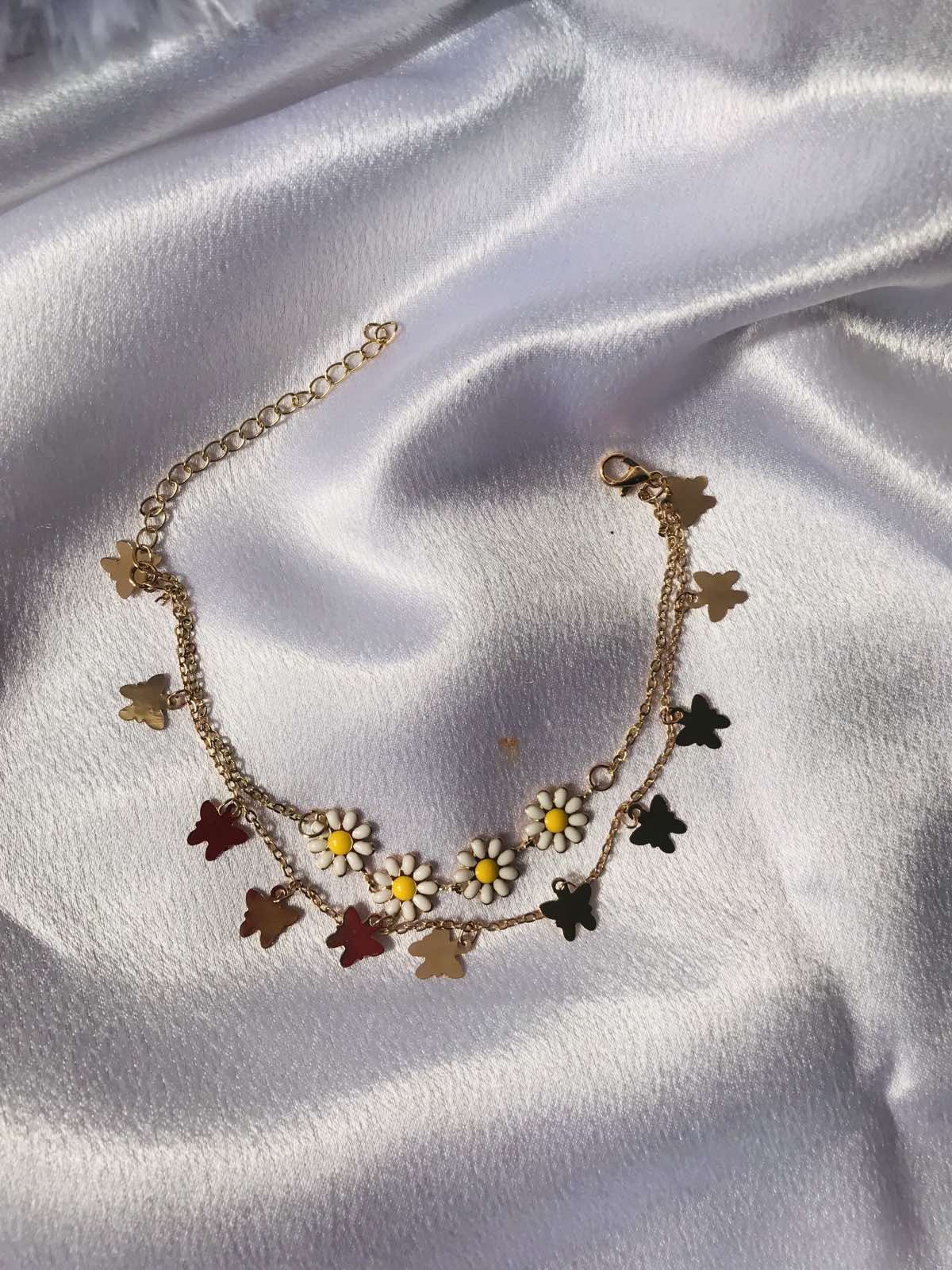 Flower And Butterfly Bracelet for Girl Daisy Bracelet for Women Double Layer Bracelet Flower Charm Bracelet Jewelry Gift for Kids Dainty Daisy Charm Bracelet