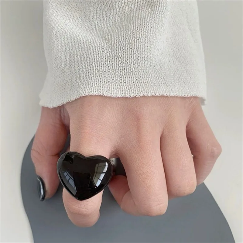 Fashion Cute Acrylic Black Heart Decor Rings Women Men Couples Elegant Temperament Minimalist Finger Ring INS Y2K Rings Girl