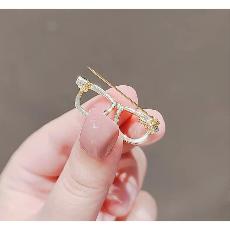 1pcs New Mini Safety Pins,Cute Glasses Design,Suitable For Various Occasions.Multi-Purpose Accessories,Clothing,Bag Decorations