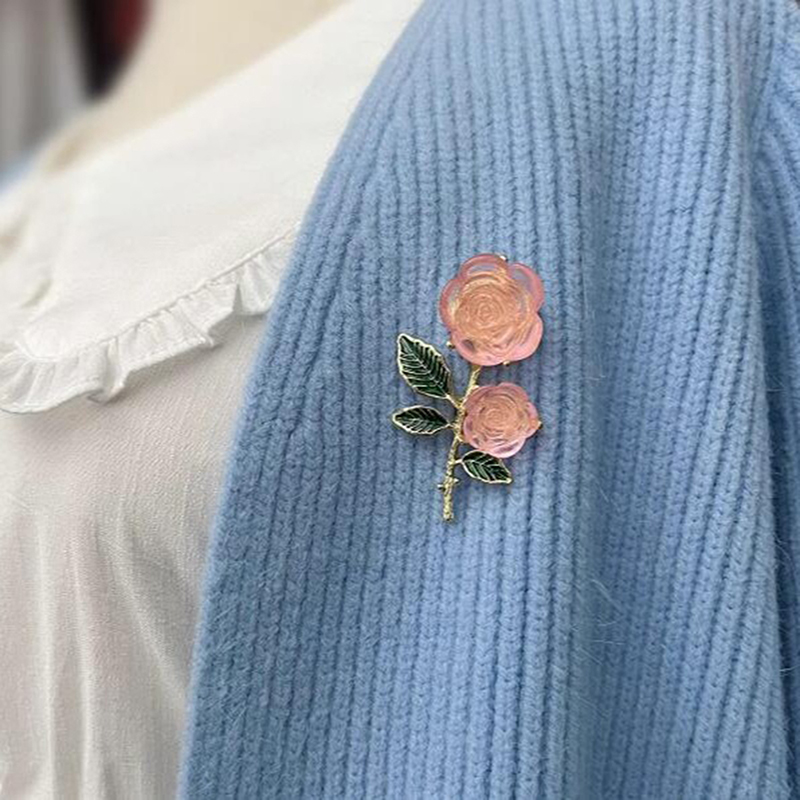 Retro Rose Flower Brooch For Women Green Leaves Ice Crystal Pink Flower Corsage Pins Elegant Clothing Jewelry Accessories