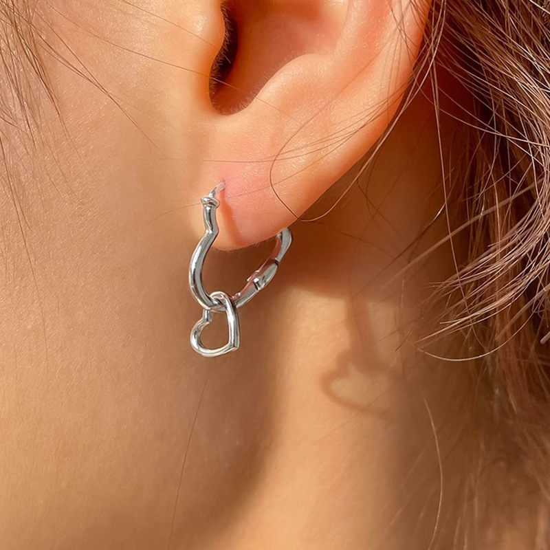 Simple Design Hollow Heart Hoop Earrings For Women New Fashion Silver Color Earring Girls Piercing Vintage Ear Jewelry Gift