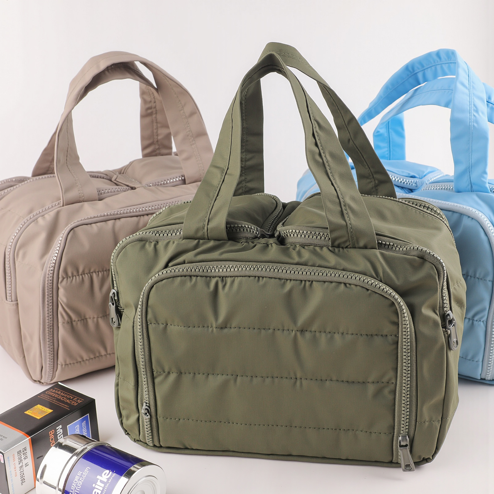 Multi-Opening Quilted Simple and Stylish Solid Color Portable Travel Toiletry and Makeup Bag, Multifunctional Large Capacity Lightweight Soft Stain-Resistant Large Opening Unisex Toiletry Bag, with Dry and Wet Separation Function, Suitable for Daily Tr...