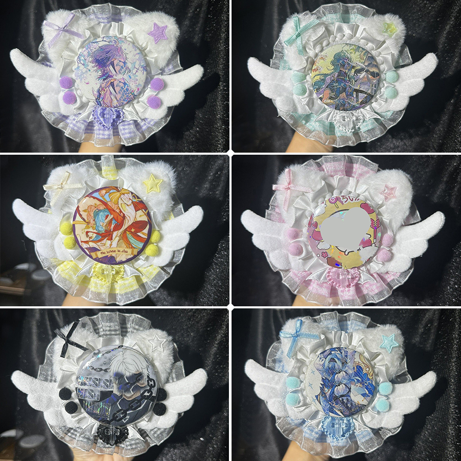 1 Piece Round Badge Display Stand, Angel Plush Wings Handmade DIY Anime Cartoon Game Character Badge Display, Fan Art Decoration for Ita Bags
