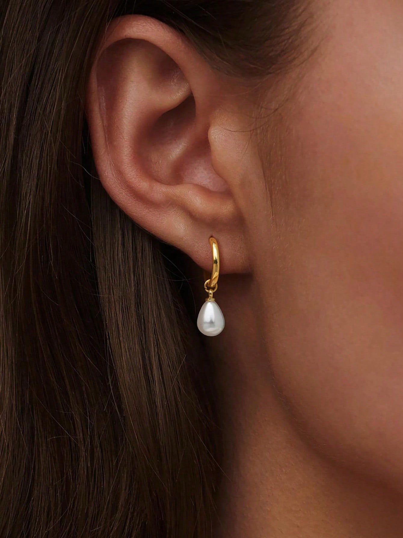 1 Pair Waterproof and Non-Fading Stylish Women's Water Droplet Pearl Hoop Earrings, Suitable for Women's Daily
