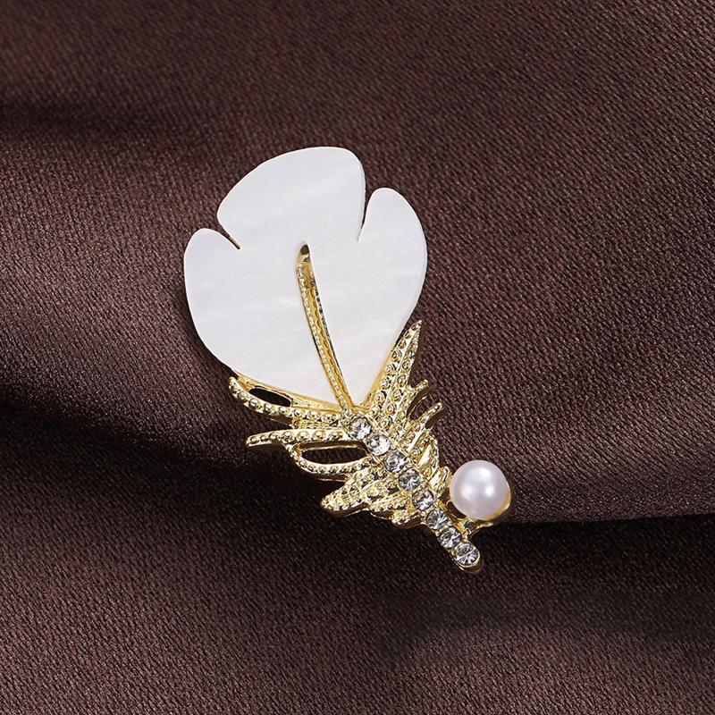 Hot Sale 1Pcs Rhinestone Zircon Inlaid Corsage Luxury Crystal Shell Brooch Pins Gold Color Clothing Accessories