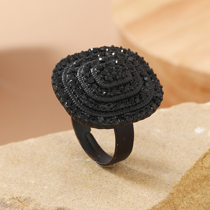 A creative new design square inlaid with rhinestones, elegant geometric opening ring suitable for daily versatile giving pen gpt