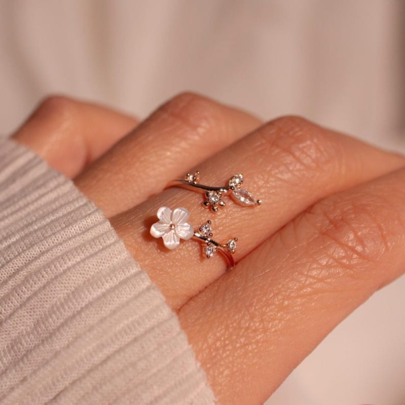 Exquisite Leaf-Shaped Zircon Open Ring Shiny Crystal CZ Engagement Rings Wedding Party Daily Wear Jewelry Gift for Women
