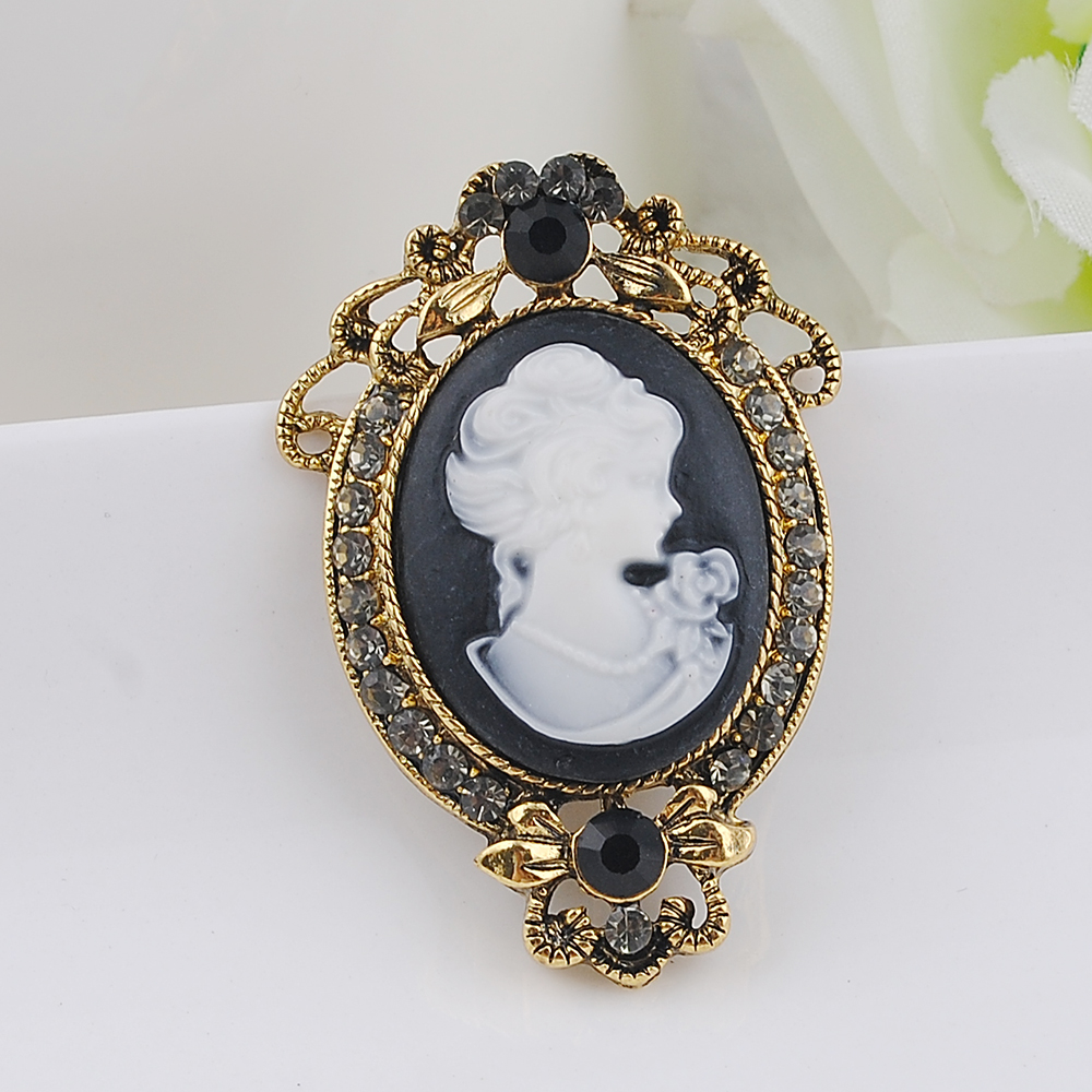 Vintage Charm Brooch Female Beauty Queen Head Design Fashion Jewelry Zinc Alloy European American Style