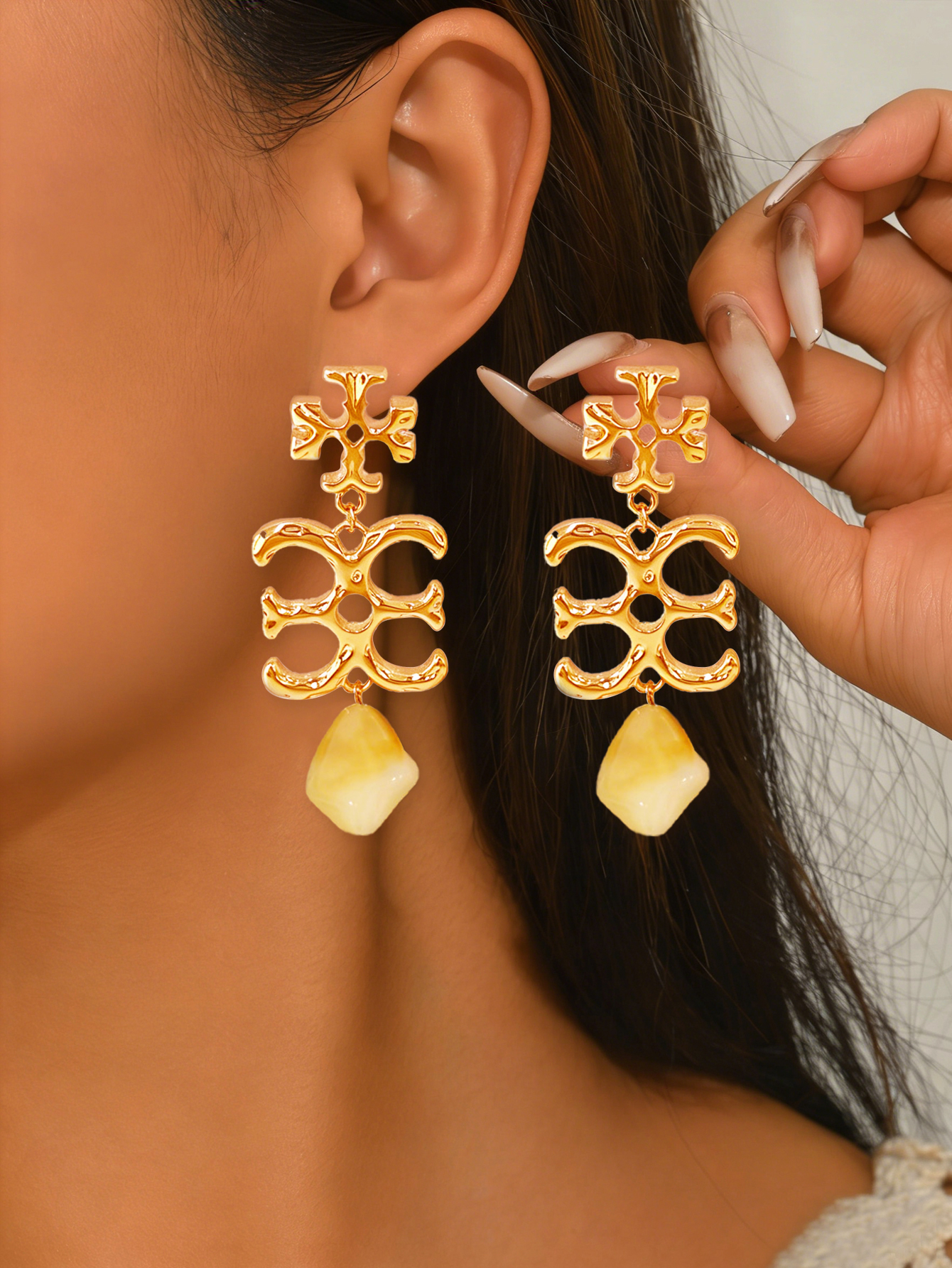 1 Pair of Cross Pendant Earrings with English Letters, Vintage Irregular Yellow Resin Bead Pendant Earrings, Hollow Logo Earrings, Bohemian Style Statement Jewelry, Summer Vacation Jewelry, Everyday Party Wear, Graduation Season