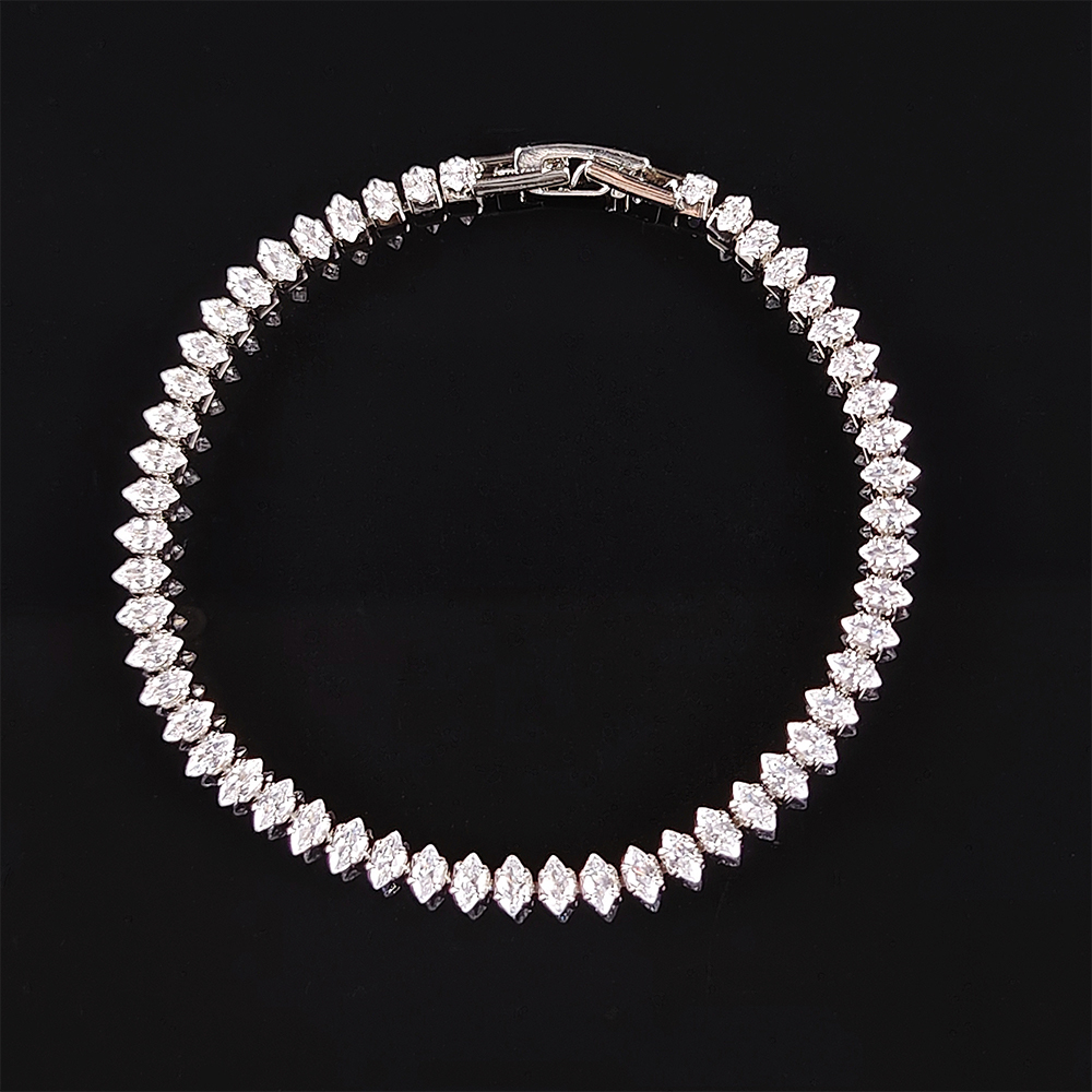 2023 New 18cm Marquise Oval Square Cut Luxury Silver Color on Hand Tennis Bracelet Bangle for Women Party Jewelry S7062