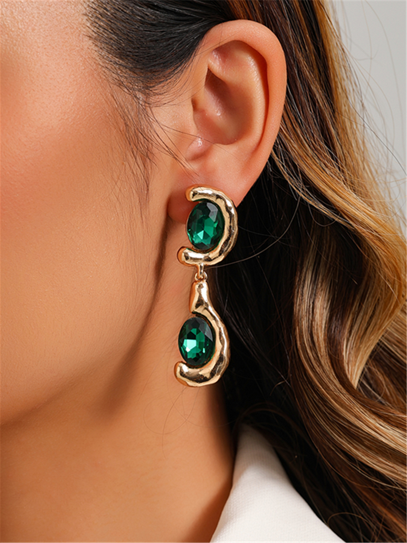 1 Pair of Sense of Design Elegant, High-End, Accessible Luxury Green Retro Long Niche Design Drape Style Women's Earrings