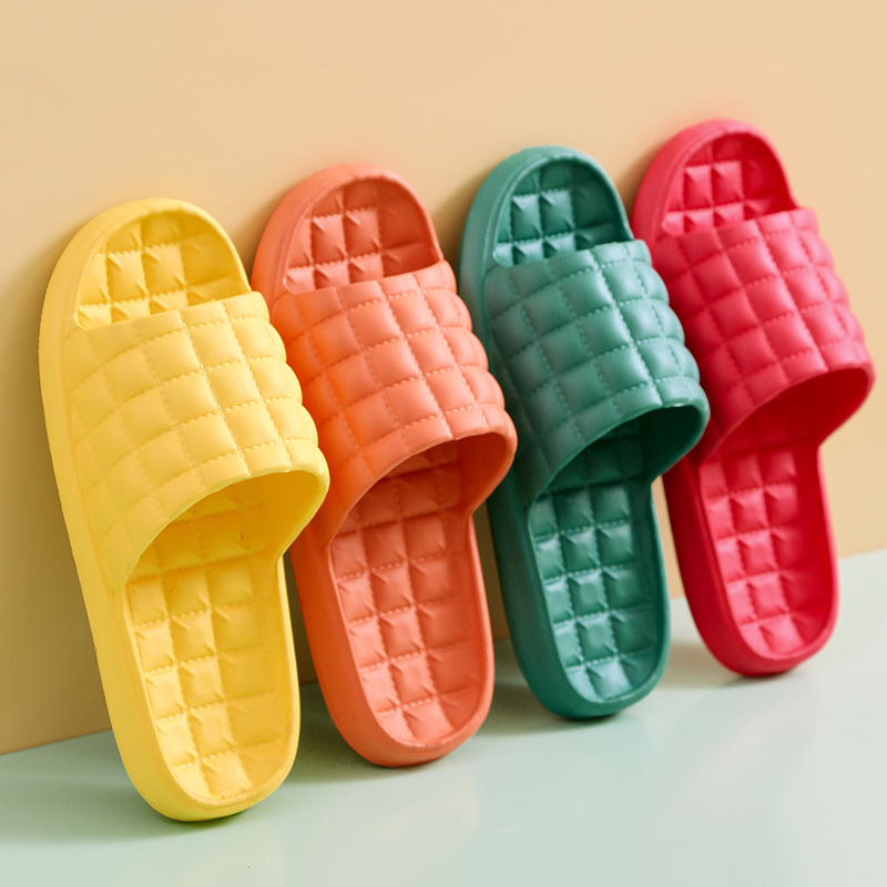 Summer Fashion Indoor Home Slippers Soft Comfortable Flip Flops Bath Couple Women Men Family Flat Shoes Hotel Sandals