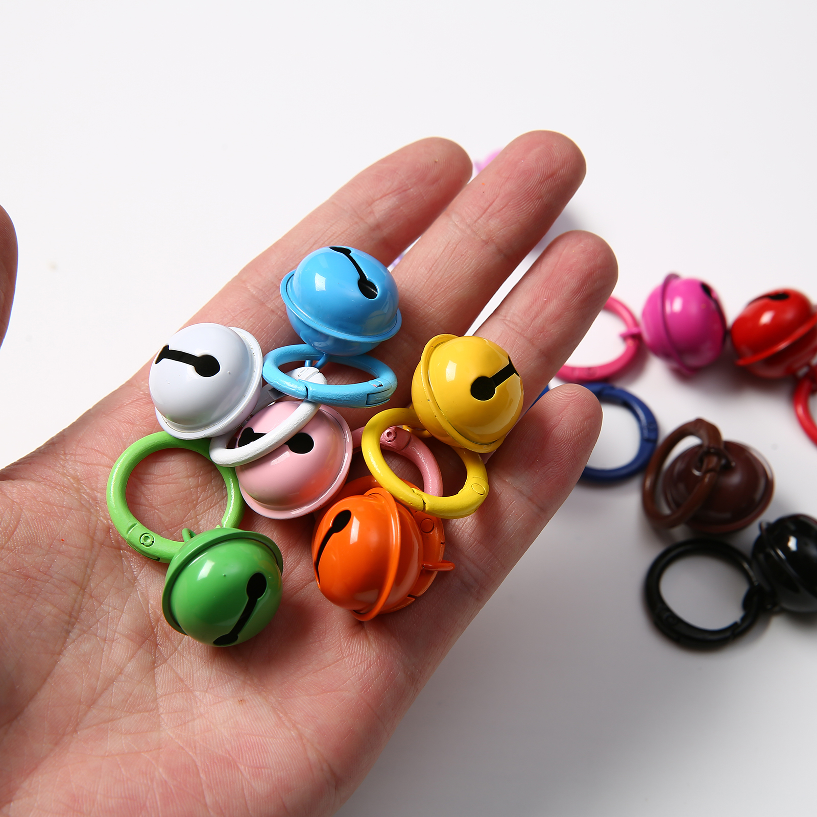 1/5/10/20/50 pcs Colorful Metal Paint Keychains Round Buckle with Bell Fashion Keyrings For Bag Decor DIY Jewelry Finings