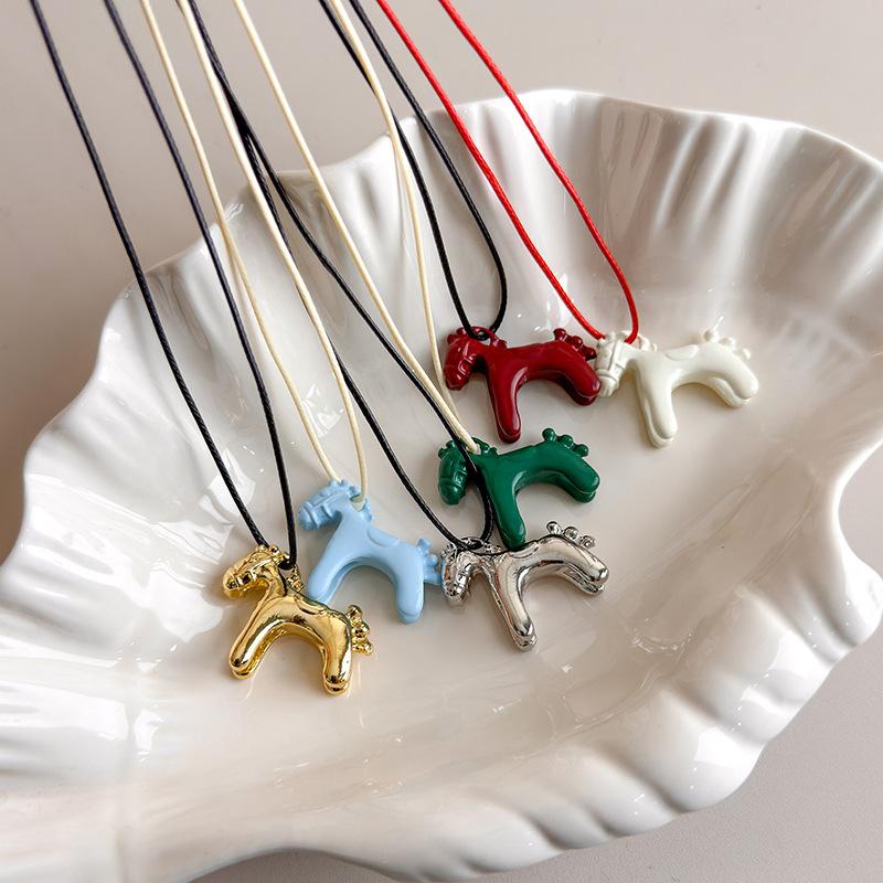 Pendant Necklace Jewelry MinimaLism EnameL Drip GLaze CoLorfuL Horse LonG AdjustabLe Sweater Chain SimpLe Accessory