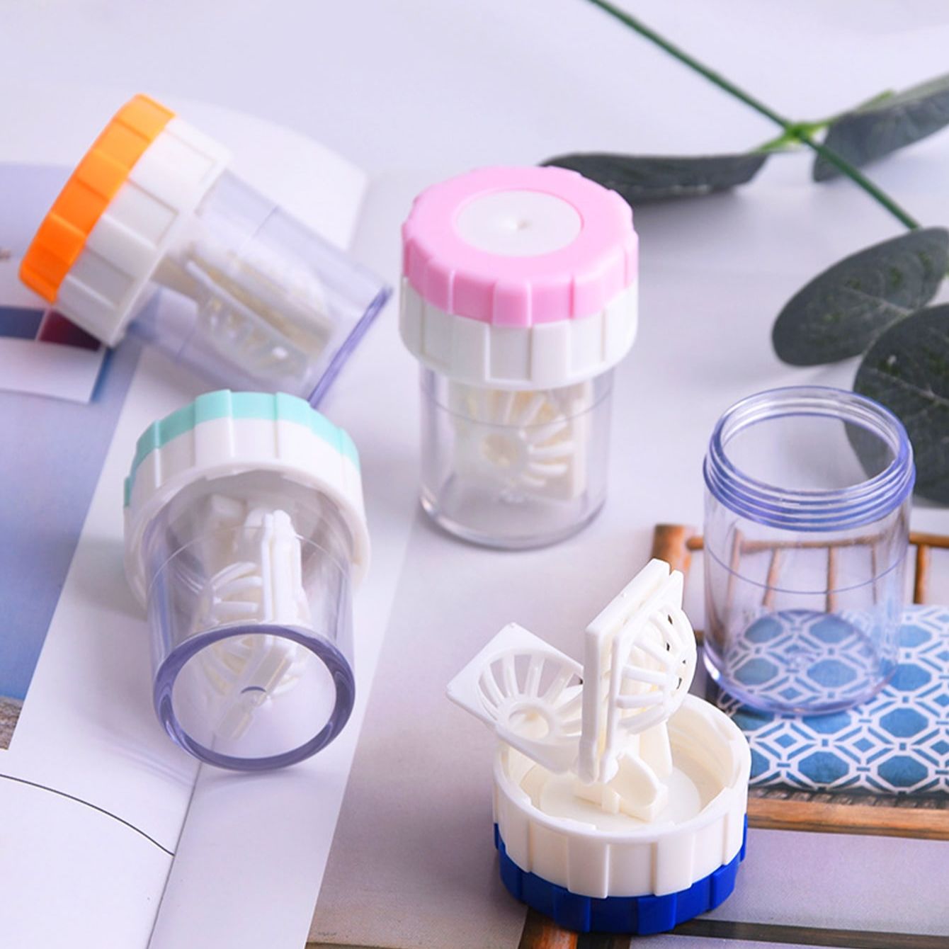1pc Contact Lenses Cleaner Device Manually Rotatable Type Portable Contact Lens Beauty Pupil Storage Cleaning Container Tools