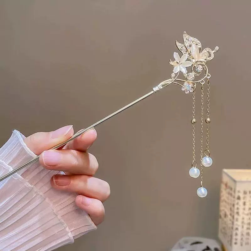 Chinese Style Hairpins With Tassel Vintage Butterfly Opal Hair Stick Retro Cheongsam Hair Jewelry Classic Hanfu Party Headwear